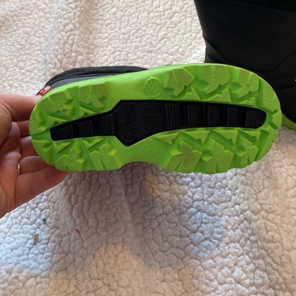 Brand new snow boots - Picture 3 of 6